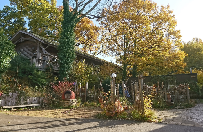 Photograph of the outside of the dorm building at Minstead Study Centre