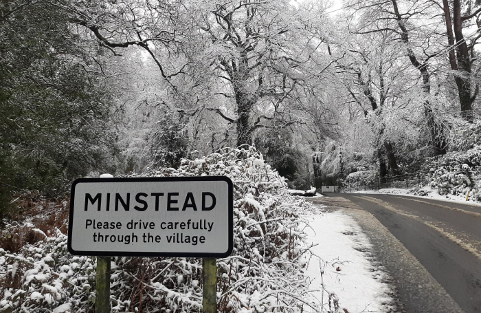 Road sign reading 'Minstead'