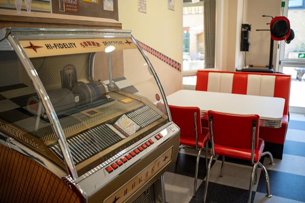 malmesbury Lawn diner
