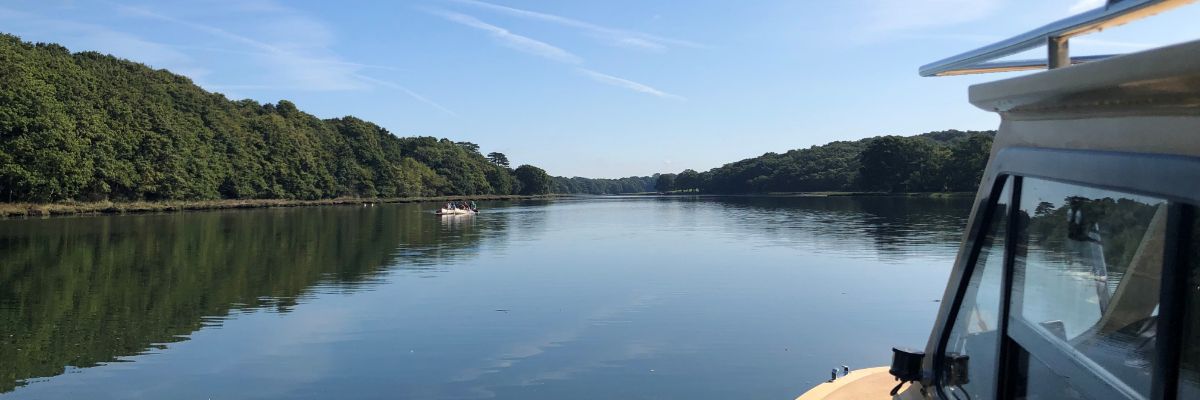 boat sailing along the River Hamble overlooking the water