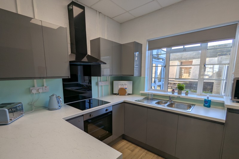 Fitted kitchen in Keymer House, Calshot