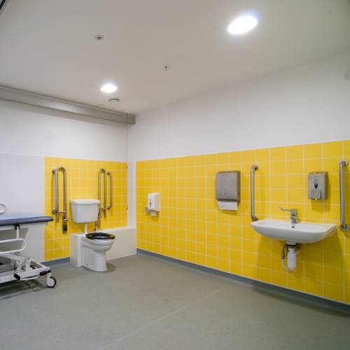 accessible changing room at Basingstoke Discovery Centre