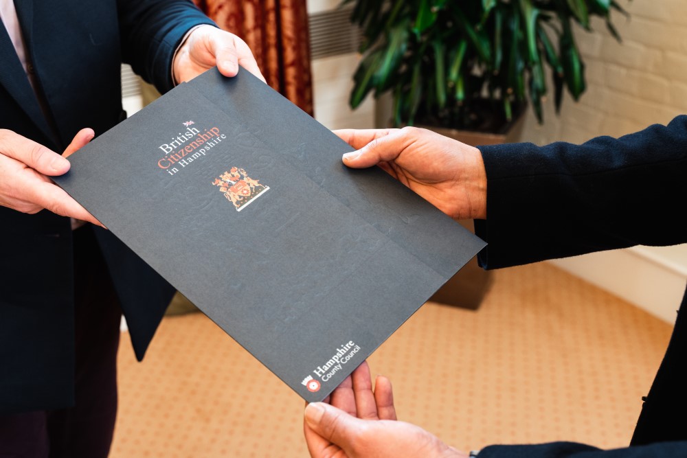 Handing over citizenship documentation