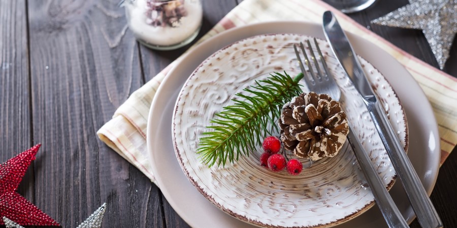 Table setting for a Christmas meal